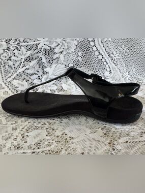 Vionic Paden Black Patent T-Strap Sandals